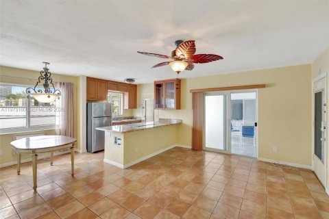 Condominio en venta en Miami Beach, Florida, 1 dormitorio, 65.03 m2 № 2033237 - foto 2