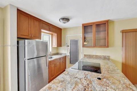 Condominio en venta en Miami Beach, Florida, 1 dormitorio, 65.03 m2 № 2033237 - foto 11