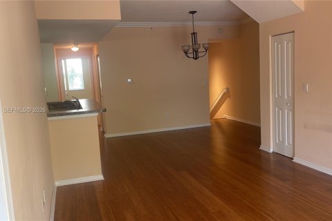 Снять в аренду кондоминиум в Корал-Спрингс, Флорида 2 спальни, 99.96м2, № 2034135 - фото 10