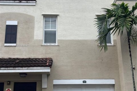 Снять в аренду кондоминиум в Корал-Спрингс, Флорида 2 спальни, 99.96м2, № 2034135 - фото 16