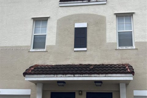 Снять в аренду кондоминиум в Корал-Спрингс, Флорида 2 спальни, 99.96м2, № 2034135 - фото 17