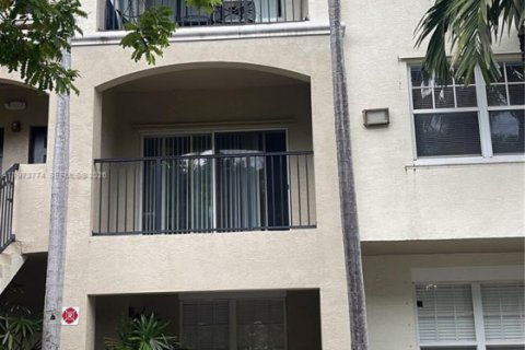 Снять в аренду кондоминиум в Корал-Спрингс, Флорида 2 спальни, 99.96м2, № 2034135 - фото 15