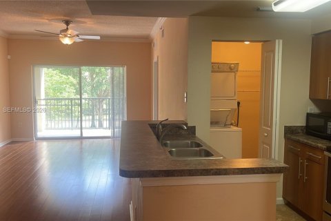 Снять в аренду кондоминиум в Корал-Спрингс, Флорида 2 спальни, 99.96м2, № 2034135 - фото 8