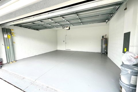 Снять в аренду таунхаус в Лутц, Флорида 3 комнаты, 215.44м2, № 2092968 - фото 3