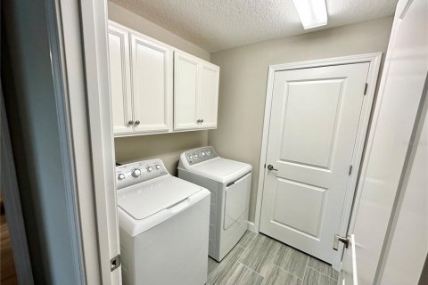 Снять в аренду таунхаус в Лутц, Флорида 3 комнаты, 215.44м2, № 2092968 - фото 20