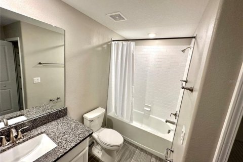Снять в аренду таунхаус в Лутц, Флорида 3 комнаты, 215.44м2, № 2092968 - фото 22
