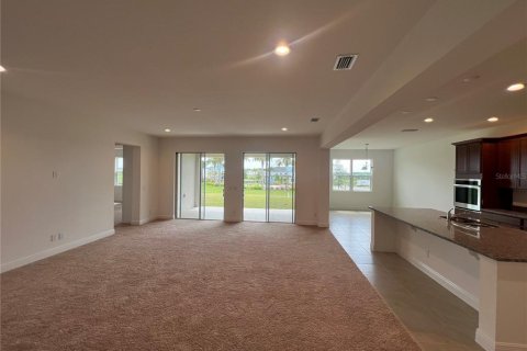 House in Groveland, Florida 6 bedrooms, 353.03 sq.m. № 1813172 - photo 6