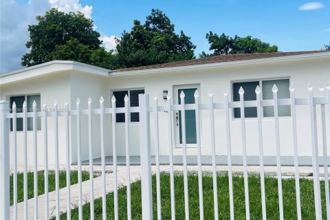 Купить виллу или дом в Майами, Флорида 4 спальни, 157.66м2, № 1896580 - фото 1