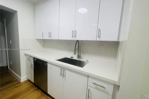 Купить виллу или дом в Майами, Флорида 4 спальни, 157.66м2, № 1896580 - фото 9