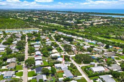 House in Tequesta, Florida 4 bedrooms, 161.93 sq.m. № 2181361 - photo 28