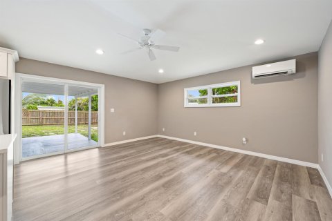 House in Tequesta, Florida 4 bedrooms, 161.93 sq.m. № 2181361 - photo 17
