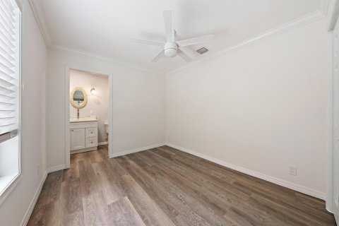 House in Tequesta, Florida 4 bedrooms, 161.93 sq.m. № 2181361 - photo 19