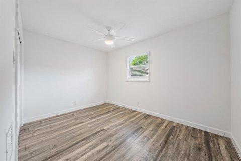 House in Tequesta, Florida 4 bedrooms, 161.93 sq.m. № 2181361 - photo 10