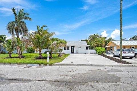 House in Tequesta, Florida 4 bedrooms, 161.93 sq.m. № 2181361 - photo 4