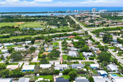 House in Tequesta, Florida 4 bedrooms, 161.93 sq.m. № 2181361 - photo 30