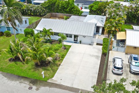 House in Tequesta, Florida 4 bedrooms, 161.93 sq.m. № 2181361 - photo 29