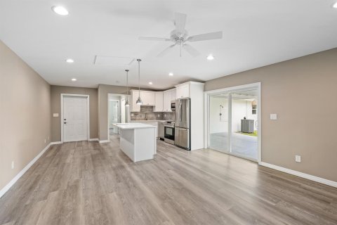 House in Tequesta, Florida 4 bedrooms, 161.93 sq.m. № 2181361 - photo 14
