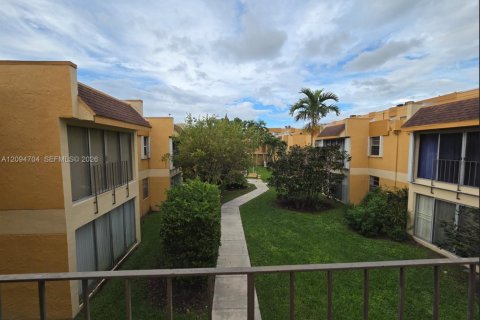 Copropriété à vendre à Miami, Floride: 2 chambres, 88.07 m2 № 2388035 - photo 4