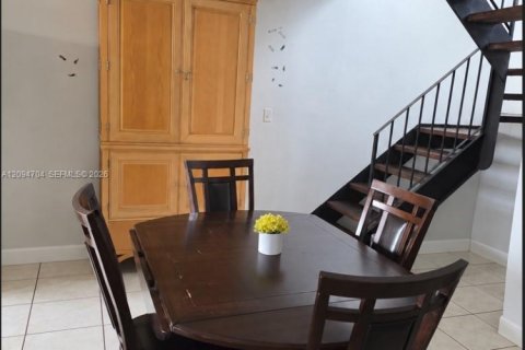 Copropriété à vendre à Miami, Floride: 2 chambres, 88.07 m2 № 2388035 - photo 5