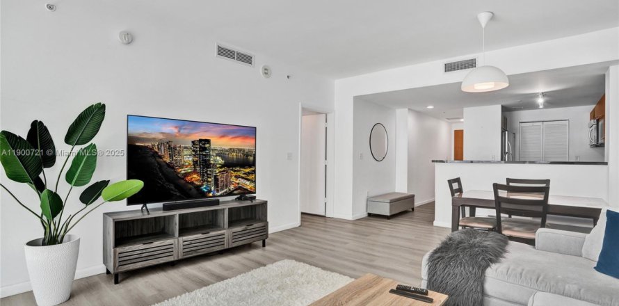 Кондоминиум с 1 спальней в Майами, Флорида № 2036511