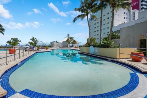 Купить кондоминиум в Майами, Флорида 1 спальня, 74.88м2, № 2036511 - фото 23