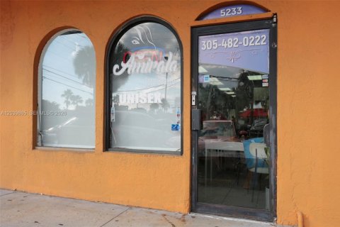 Propiedad comercial en Doral, Florida № 2089569