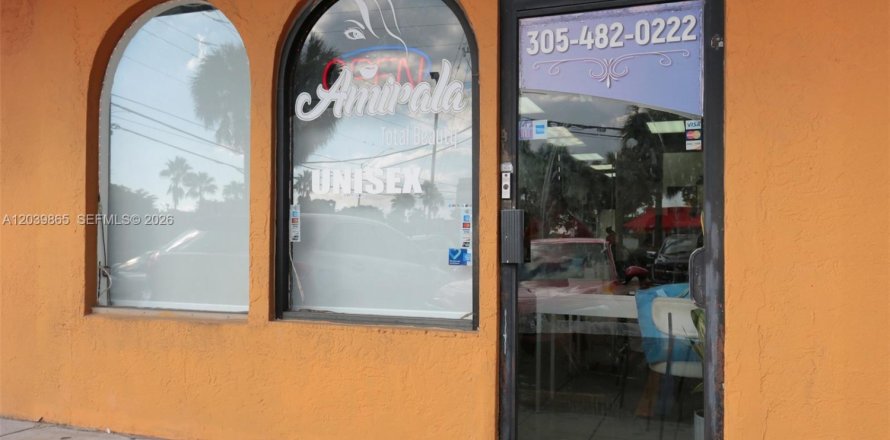 Propiedad comercial en Doral, Florida № 2089569