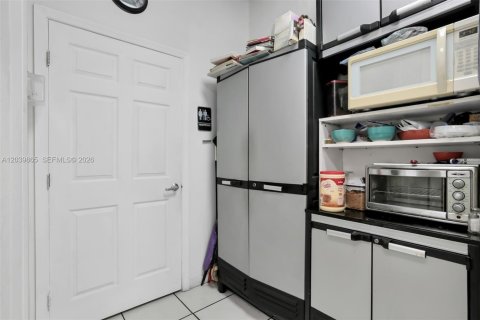 Propiedad comercial en venta en Doral, Florida № 2089569 - foto 5