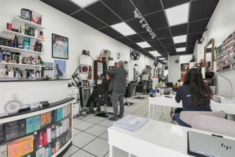 Propiedad comercial en venta en Doral, Florida № 2089569 - foto 3