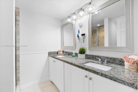 Townhouse in West Palm Beach, Florida 2 bedrooms, 114.83 sq.m. № 1836838 - photo 23