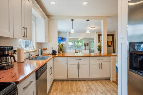 Casa en alquiler en Hallandale Beach, Florida, 4 dormitorios, 173.36 m2 № 2057559 - foto 10