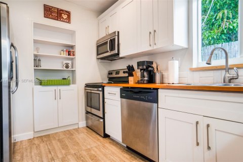 Casa en alquiler en Hallandale Beach, Florida, 4 dormitorios, 173.36 m2 № 2057559 - foto 11