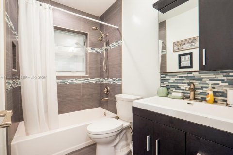 Casa en alquiler en Hallandale Beach, Florida, 4 dormitorios, 173.36 m2 № 2057559 - foto 26