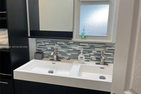 Casa en alquiler en Hallandale Beach, Florida, 4 dormitorios, 173.36 m2 № 2057559 - foto 21