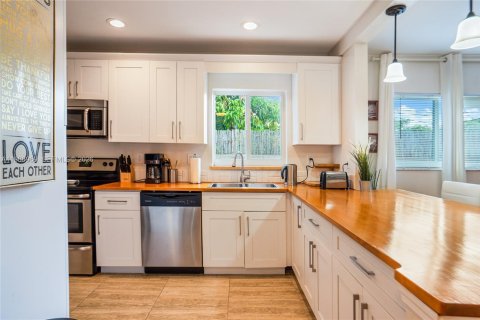 Casa en alquiler en Hallandale Beach, Florida, 4 dormitorios, 173.36 m2 № 2057559 - foto 9