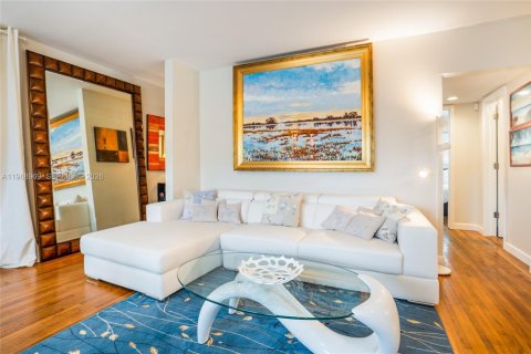 Casa en Hallandale Beach, Florida 4 dormitorios, 173.36 m2 № 2057559