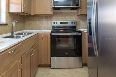 Купить кондоминиум в Нью-Порт-Ричи, Флорида 8 комнат, 75.81м2, № 2226575 - фото 2
