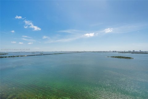 Copropriété à vendre à Miami, Floride: 4 chambres, 249.54 m2 № 1961141 - photo 16