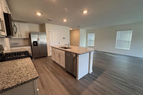 House in Zephyrhills, Florida 5 bedrooms, 227.89 sq.m. № 1878099 - photo 5