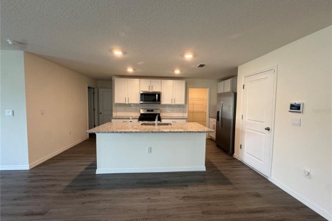 House in Zephyrhills, Florida 5 bedrooms, 227.89 sq.m. № 1878099 - photo 4