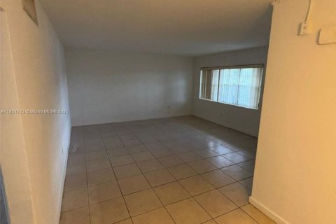 Condo à North Miami, Floride, 1 chambre № 2020591