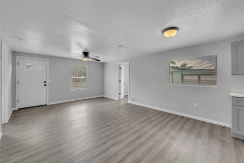 House in Sanford, Florida 3 bedrooms, 85.75 sq.m. № 1732585 - photo 11
