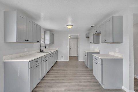 House in Sanford, Florida 3 bedrooms, 85.75 sq.m. № 1732585 - photo 9