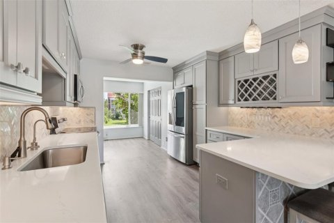 Condo in Clearwater, Florida, 2 bedrooms  № 1827733 - photo 15