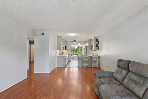 Condo in Clearwater, Florida, 2 bedrooms  № 1827733 - photo 12