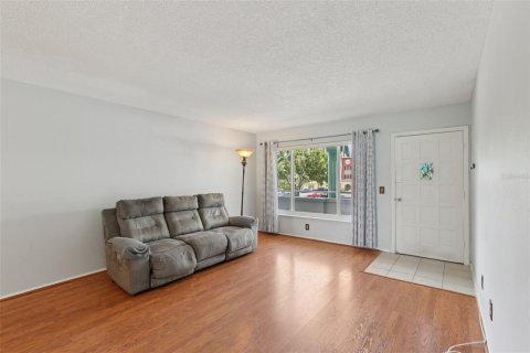 Condo in Clearwater, Florida, 2 bedrooms  № 1827733 - photo 11