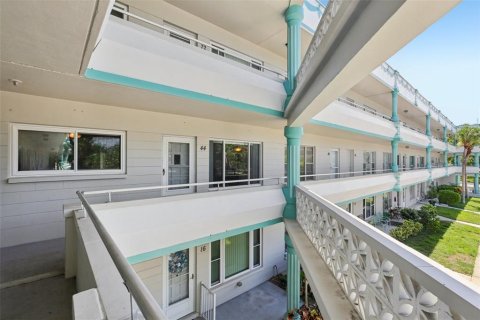 Condo in Clearwater, Florida, 2 bedrooms  № 1827733 - photo 4