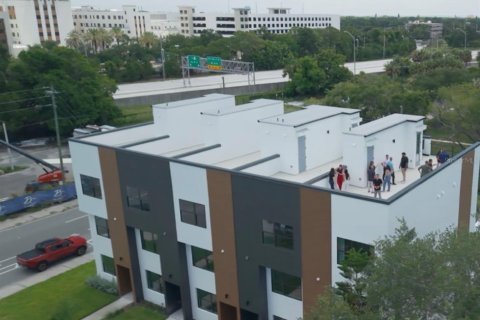 Adosado en venta en Saint Petersburg, Florida, 3 dormitorios, 190.73 m2 № 2094910 - foto 4