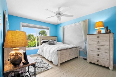 House in Englewood, Florida 5 bedrooms, 354.52 sq.m. № 1831436 - photo 15