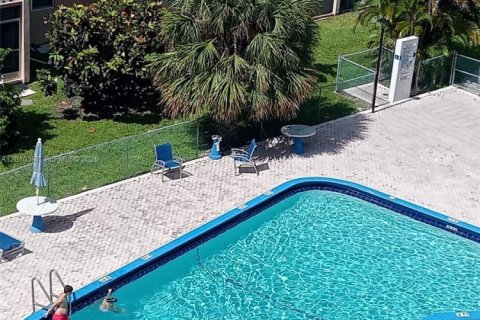 Condo in Hallandale Beach, Florida, 1 bedroom № 2090827